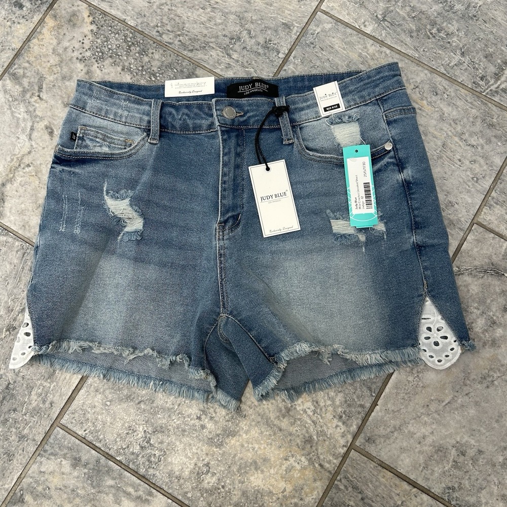 Judy Blue‎ NWT Mid-Rise Crochet Lace Trim Distressed Shorts Size 31 Style #1553 - Picture 5 of 7